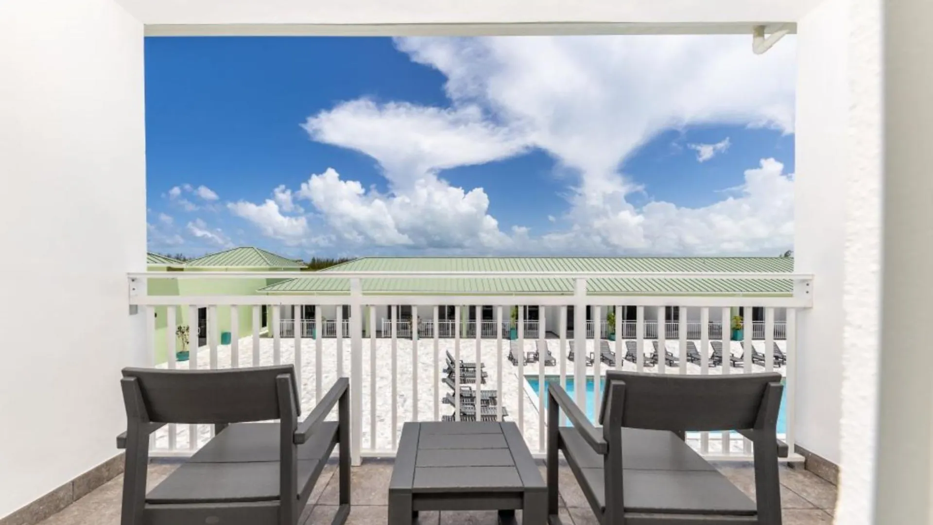 Ocean Breeze Resort Whitby 호텔