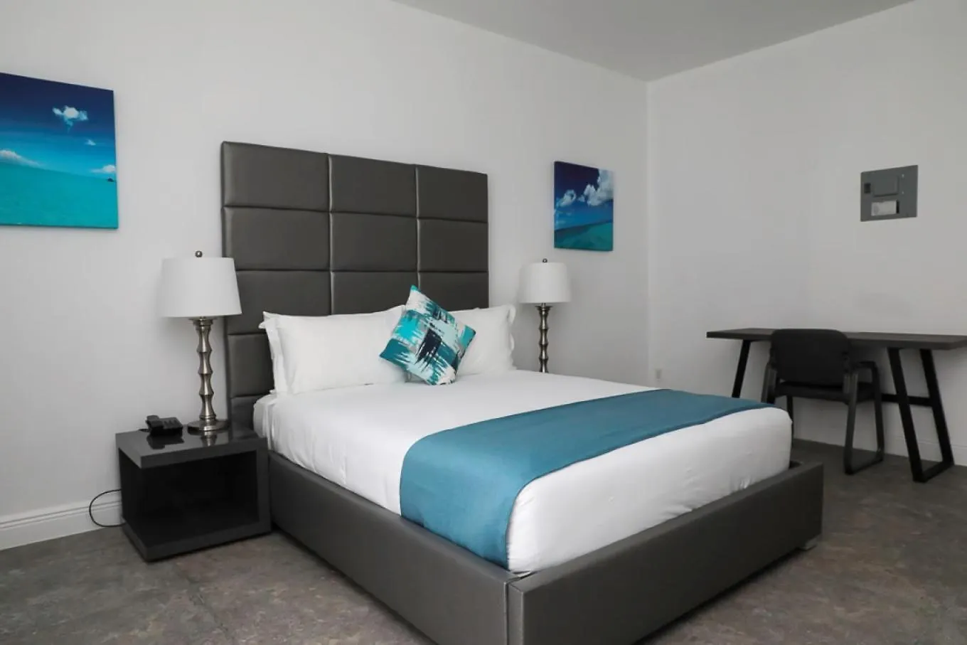 **** 호텔 Ocean Breeze Resort Whitby 터크스 케이커스 제도
