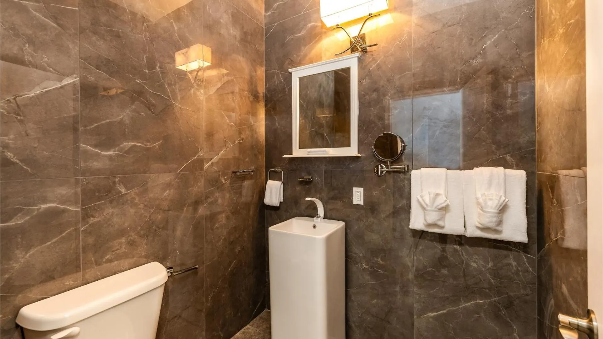 Ocean Breeze Resort Whitby