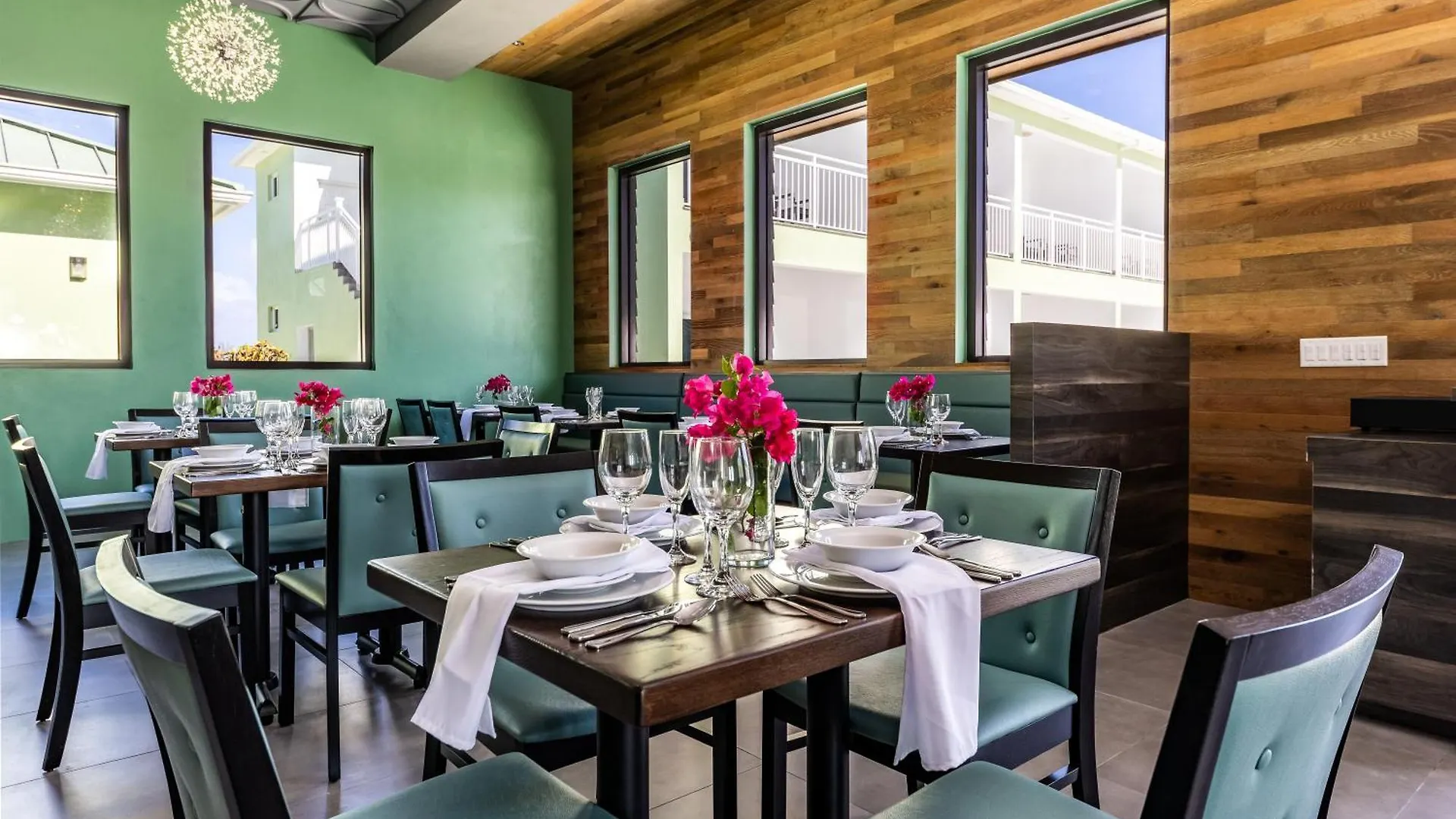 Ocean Breeze Resort Whitby 4*,  Turks ve Caicos Adaları